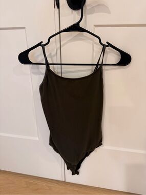 Active Basic Olive Green Crop Top with Spaghetti Straps
